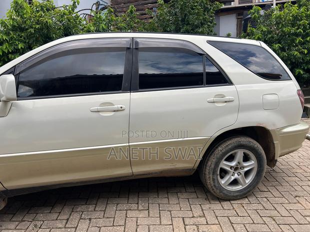 Toyota Harrier 2000 Beige