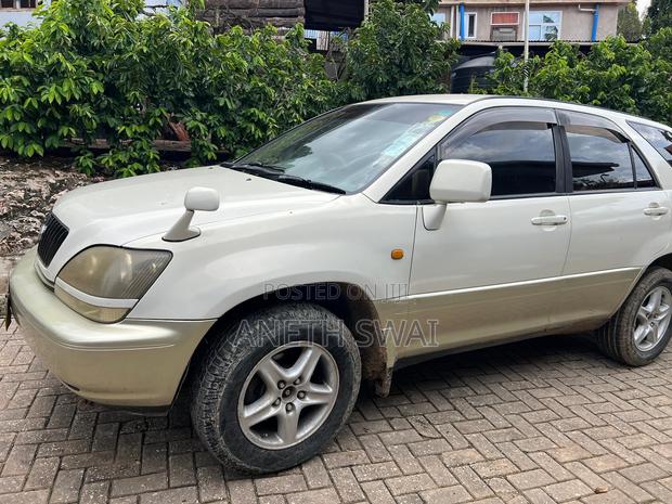 Toyota Harrier 2000 Beige