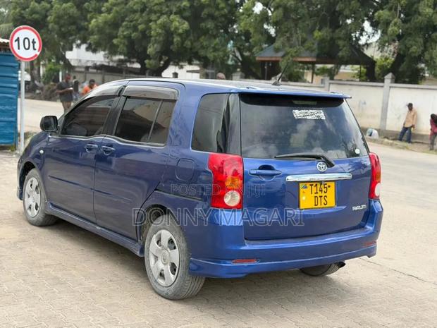 Toyota Raum 2005 Blue