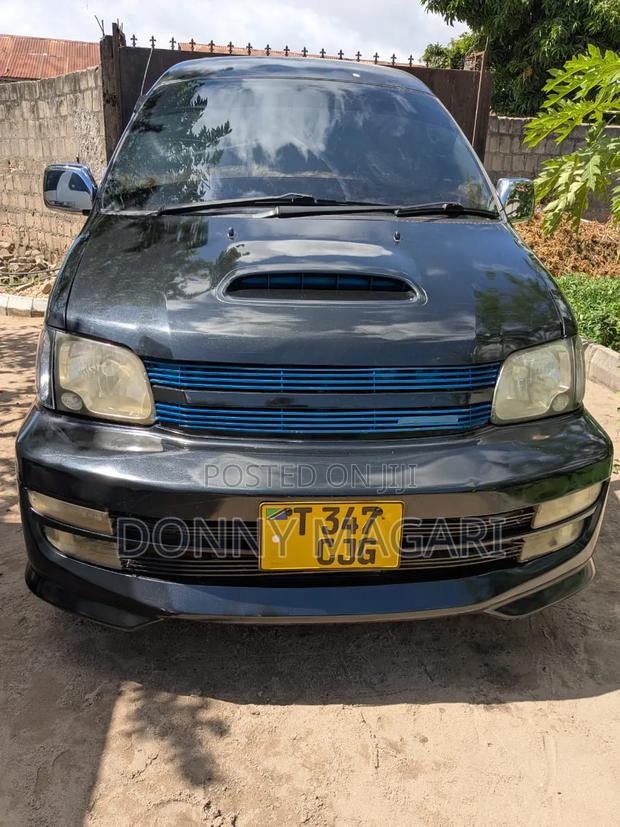Toyota Noah 2001 Black