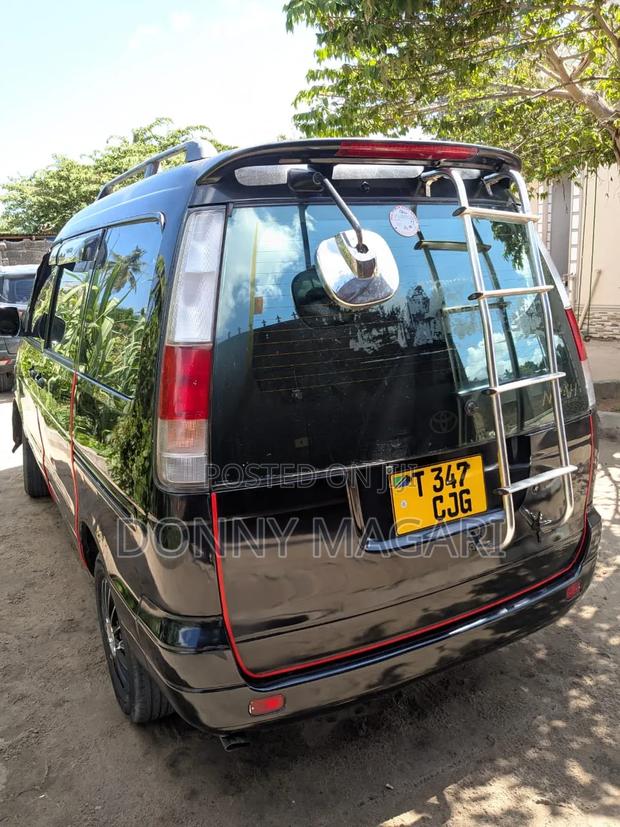 Toyota Noah 2001 Black