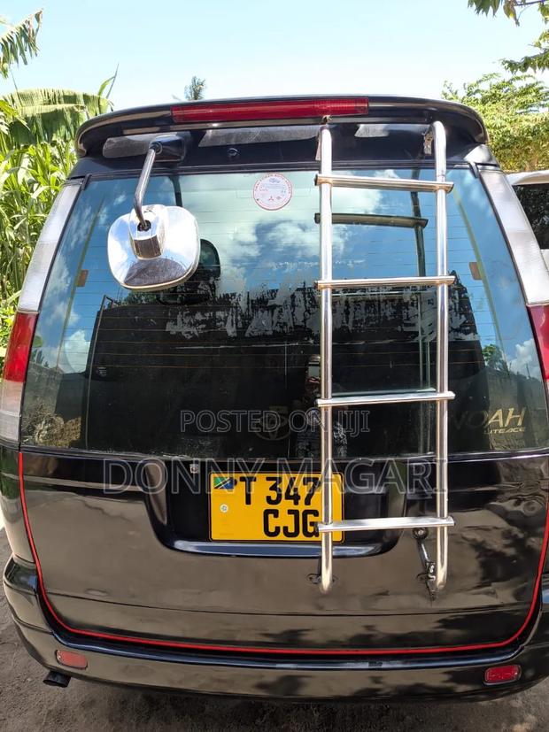 Toyota Noah 2001 Black