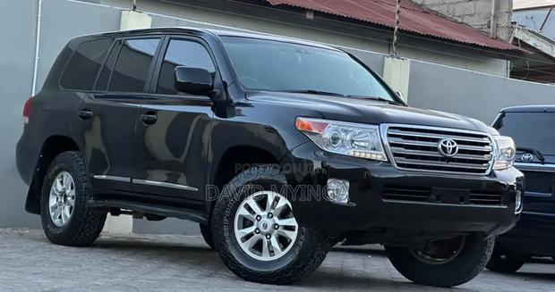 Toyota Land Cruiser 2010 Black