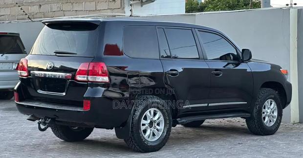 Toyota Land Cruiser 2010 Black