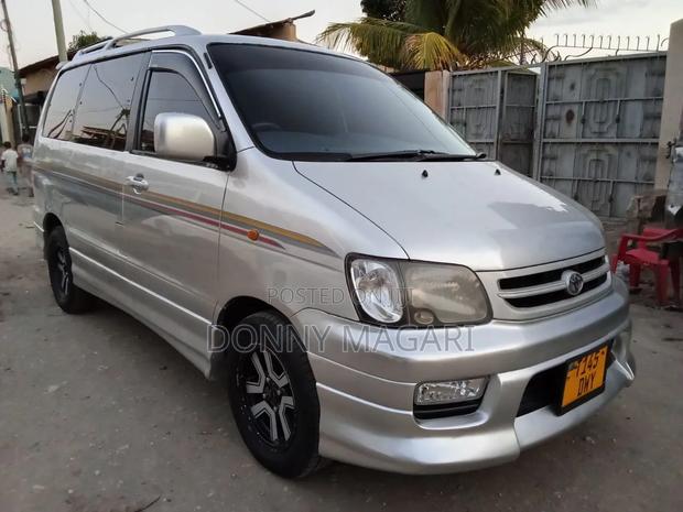 Toyota Noah 2003 Silver
