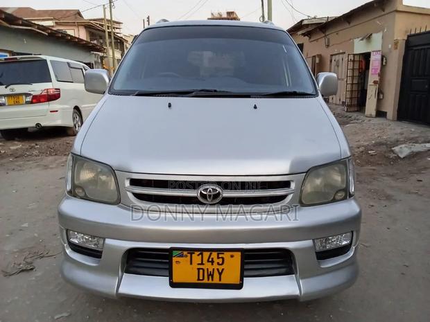 Toyota Noah 2003 Silver