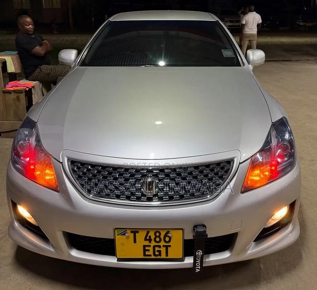 Toyota Crown 2010 Silver