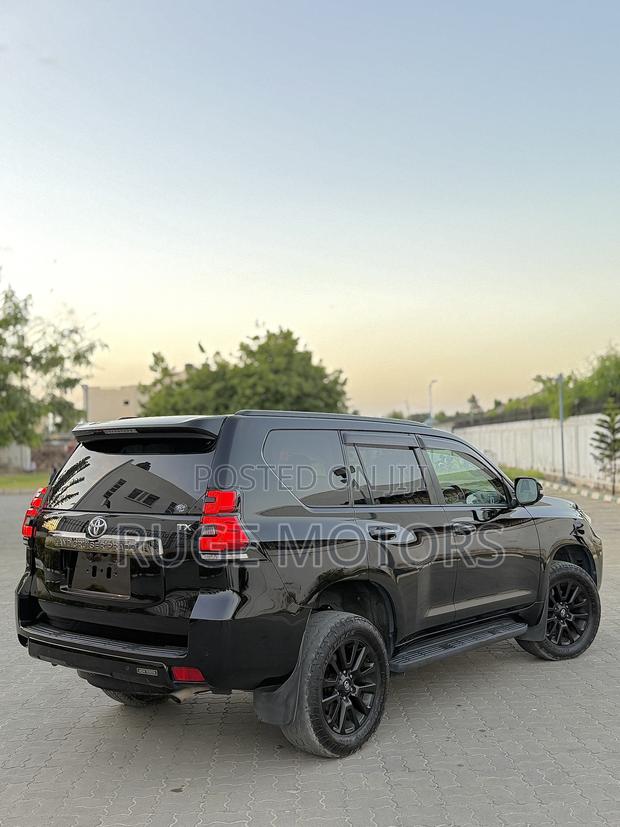 Toyota Land Cruiser Prado 2021 Black