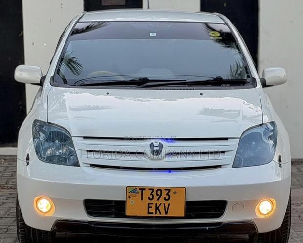 Toyota IST 2003