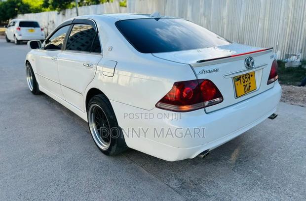 Toyota Crown 2006 White