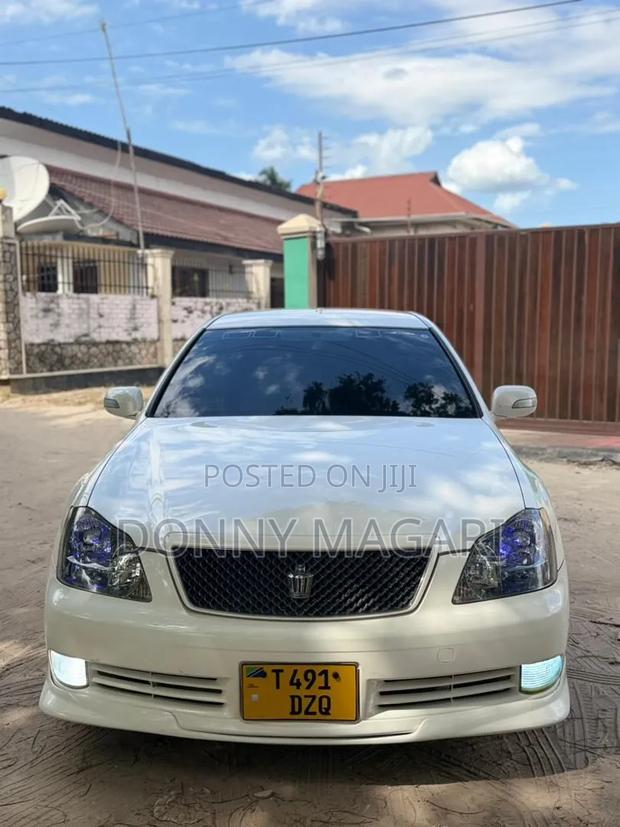 Toyota Crown 2006 White