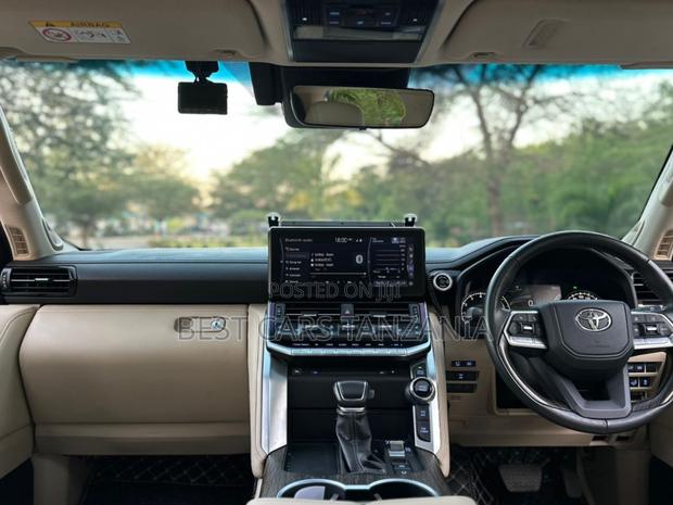 Toyota Land Cruiser 2024 Pearl
