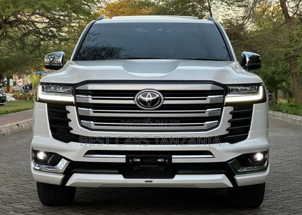 Toyota Land Cruiser 2024 Pearl