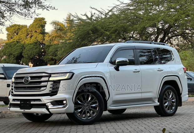 Toyota Land Cruiser 2024 Pearl