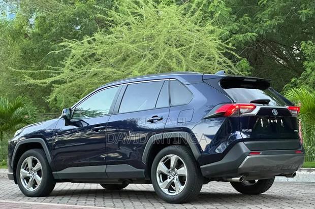 Toyota RAV4 2020 Blue
