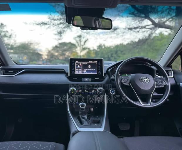 Toyota RAV4 2020 Blue