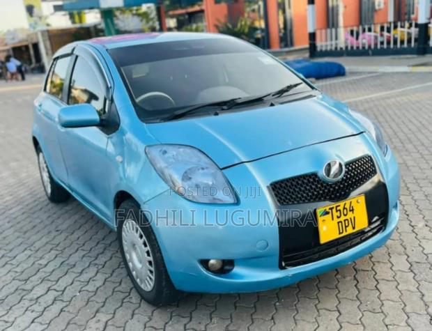 Toyota Vitz 2004 Blue