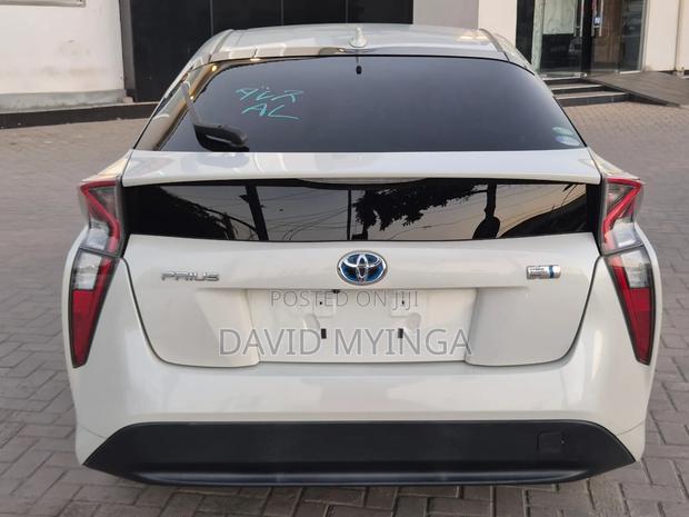 Toyota Prius 2018 Pearl