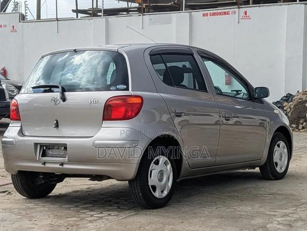 Toyota Vitz 2002 Gray