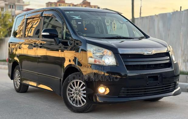 Toyota Noah 2009 Black