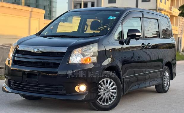 Toyota Noah 2009 Black