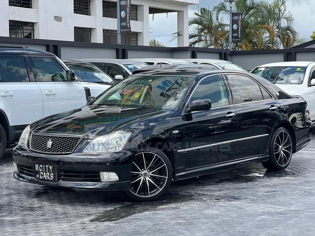 Toyota Crown 2006 Black