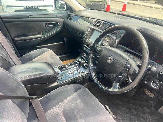 Toyota Crown 2006 Black