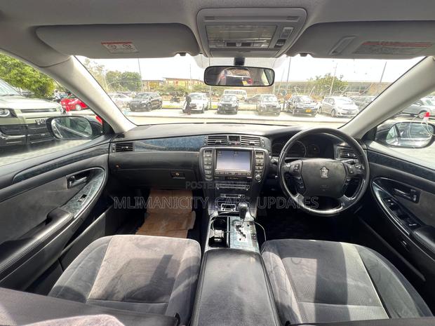 Toyota Crown 2006 Black