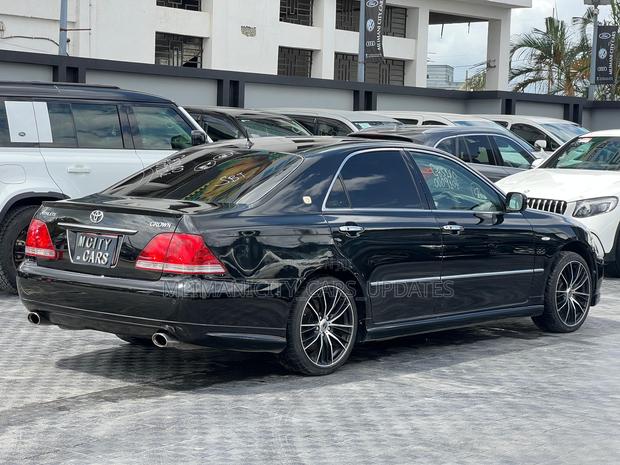 Toyota Crown 2006 Black