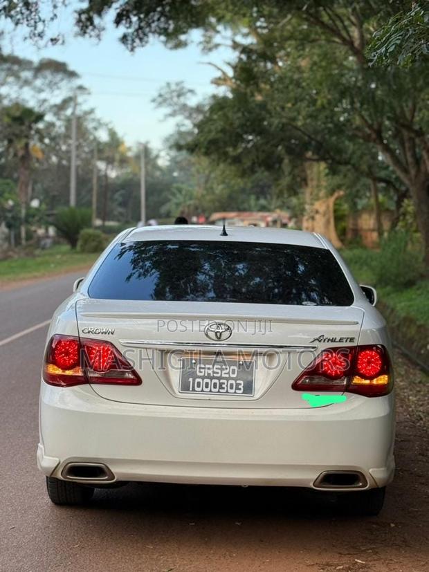 Toyota Crown 2009 White
