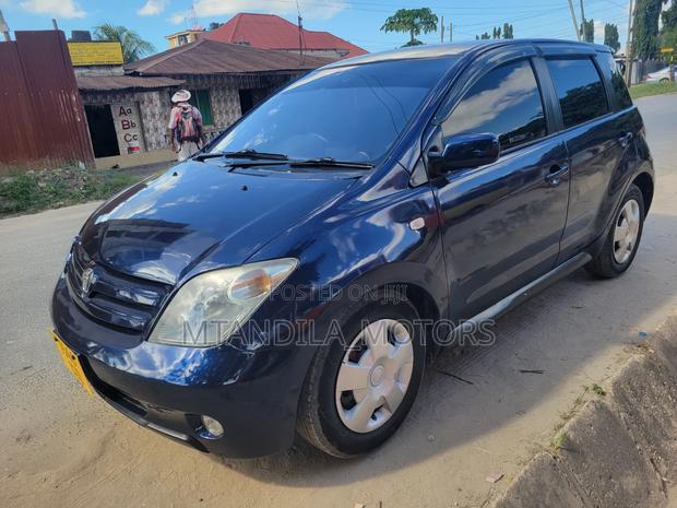 Toyota IST 2004 Blue