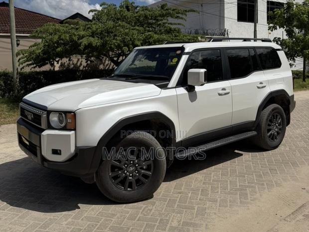 Toyota Land Cruiser Prado 2.8 2024 White