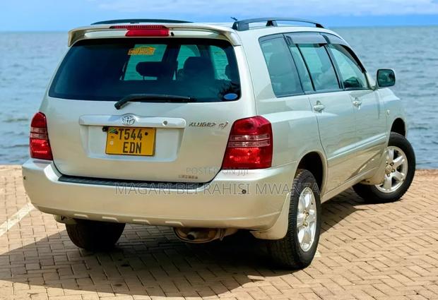 Toyota Kluger 2003 Silver