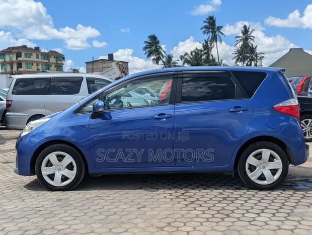 Toyota Ractis 2010 Blue
