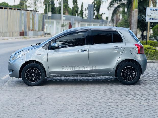 Toyota Vitz 2006 Gray