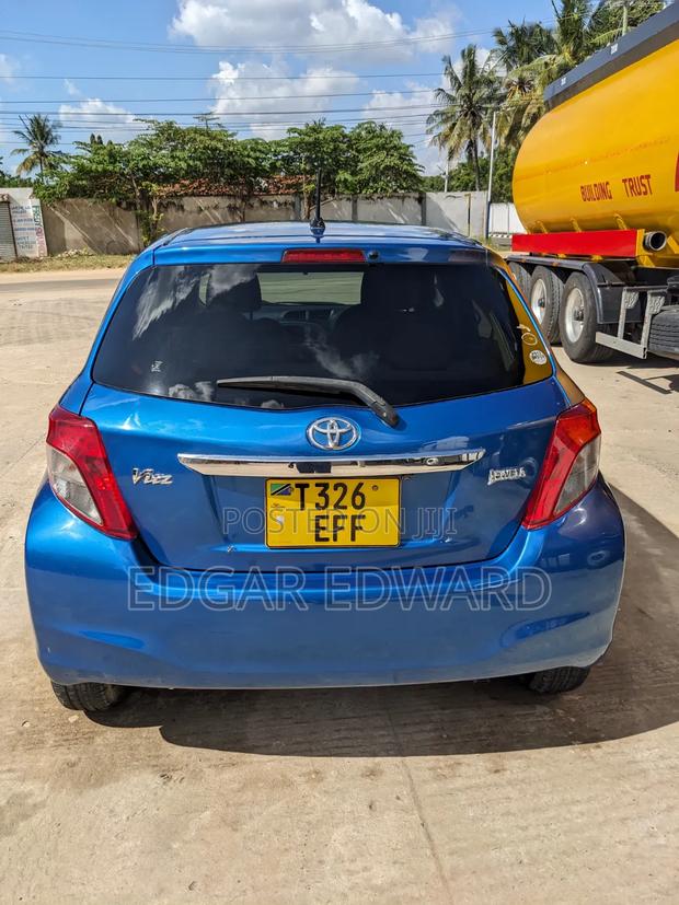Toyota Vitz 2010 Blue