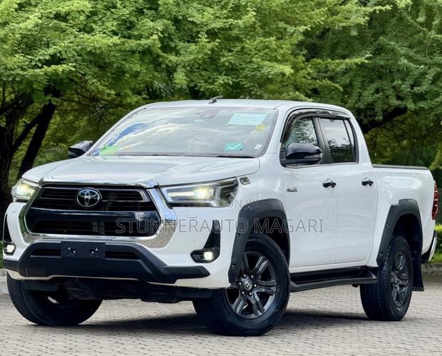 Toyota Hilux 2022 White