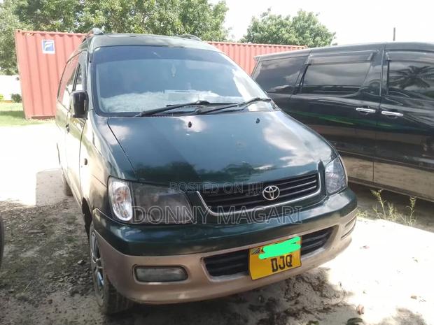 Toyota Noah 2001 Green