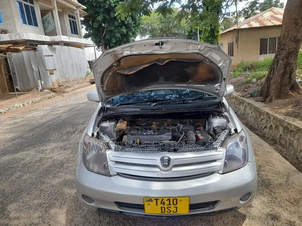 Toyota IST 2003 Silver