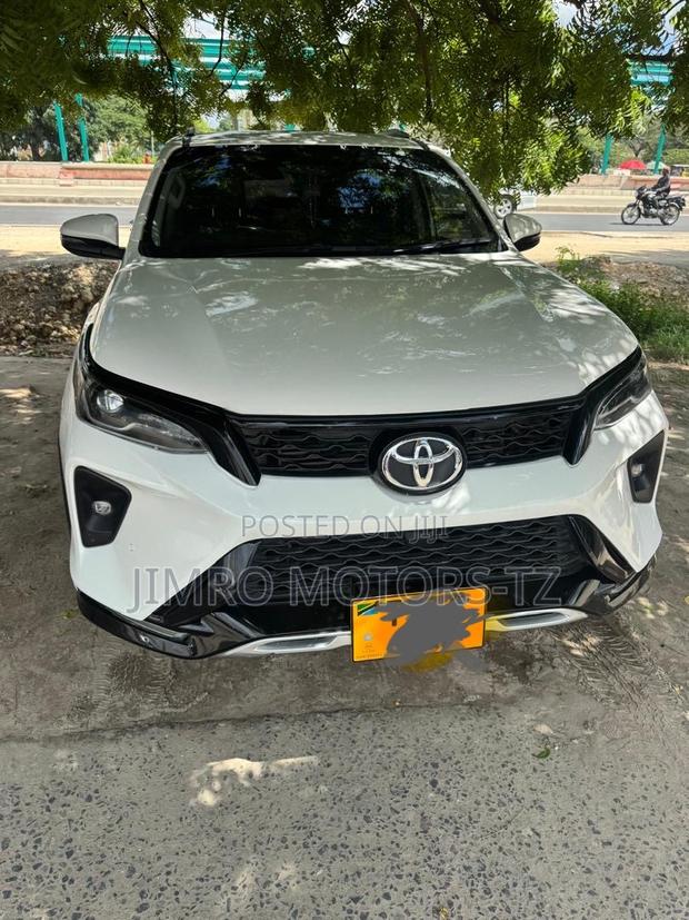 Toyota Fortuner 2023 White