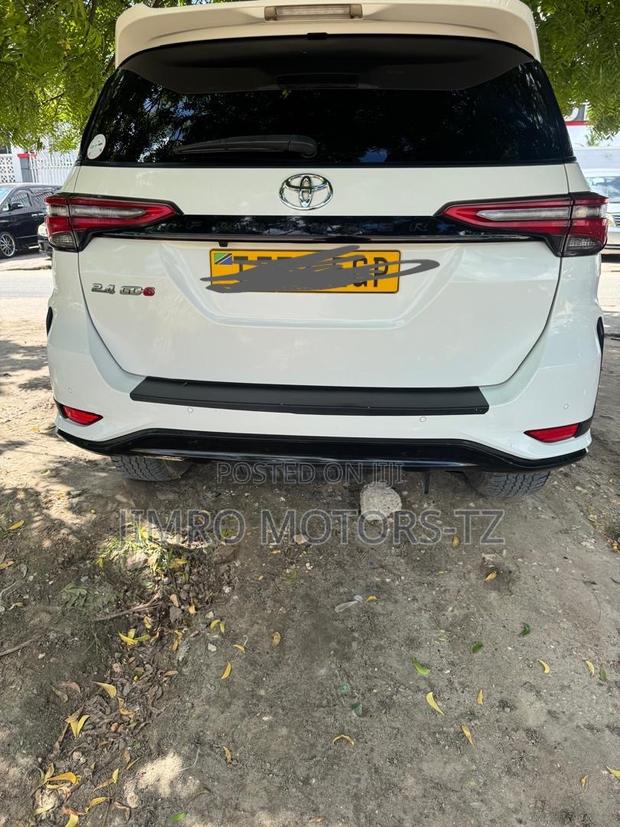 Toyota Fortuner 2023 White