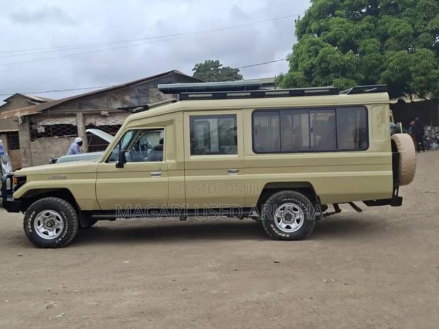 Toyota Land Cruiser 2001 Beige