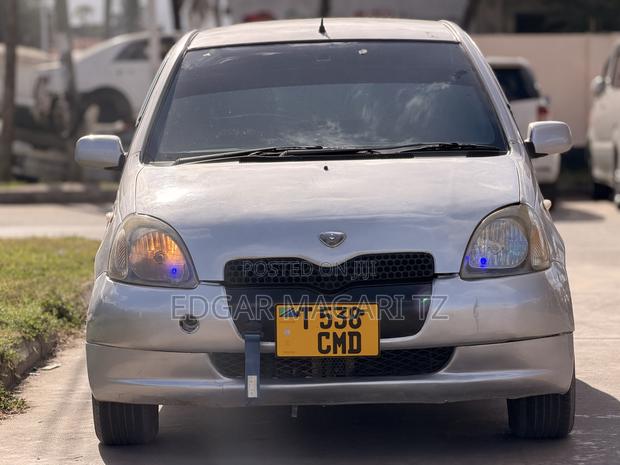 Toyota Vitz 2002 Silver