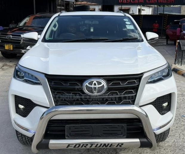 Toyota Fortuner 2022 White
