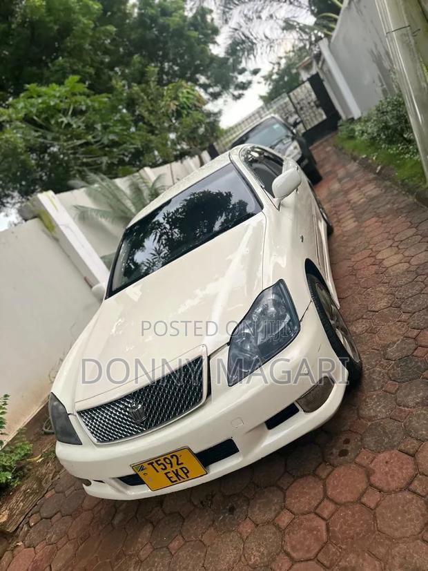 Toyota Crown 2006 White