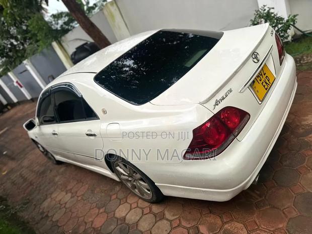 Toyota Crown 2006 White
