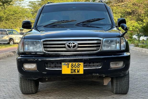 Toyota Land Cruiser HDJ 100 2001 Black