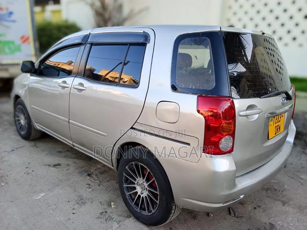 Toyota Raum 2005 Silver