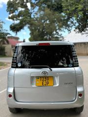 Toyota Sienta 2005 Silver for sale