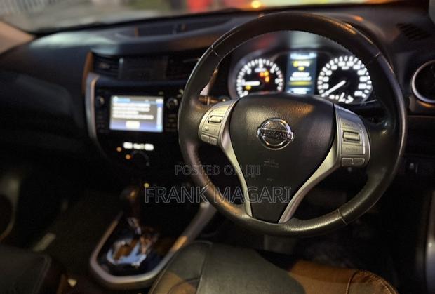 Nissan Navara 2017 Gray